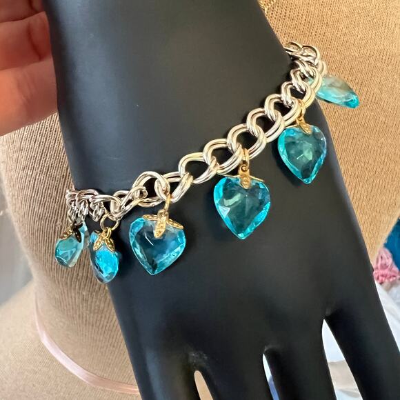 Vintage aqua blue glass parure jewelry set necklace earrings bracelet gold tone - Picture 4 of 10